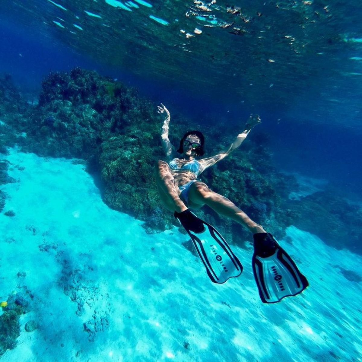  Keleigh Sperry posing for a photo shoot while diving into the ocean.